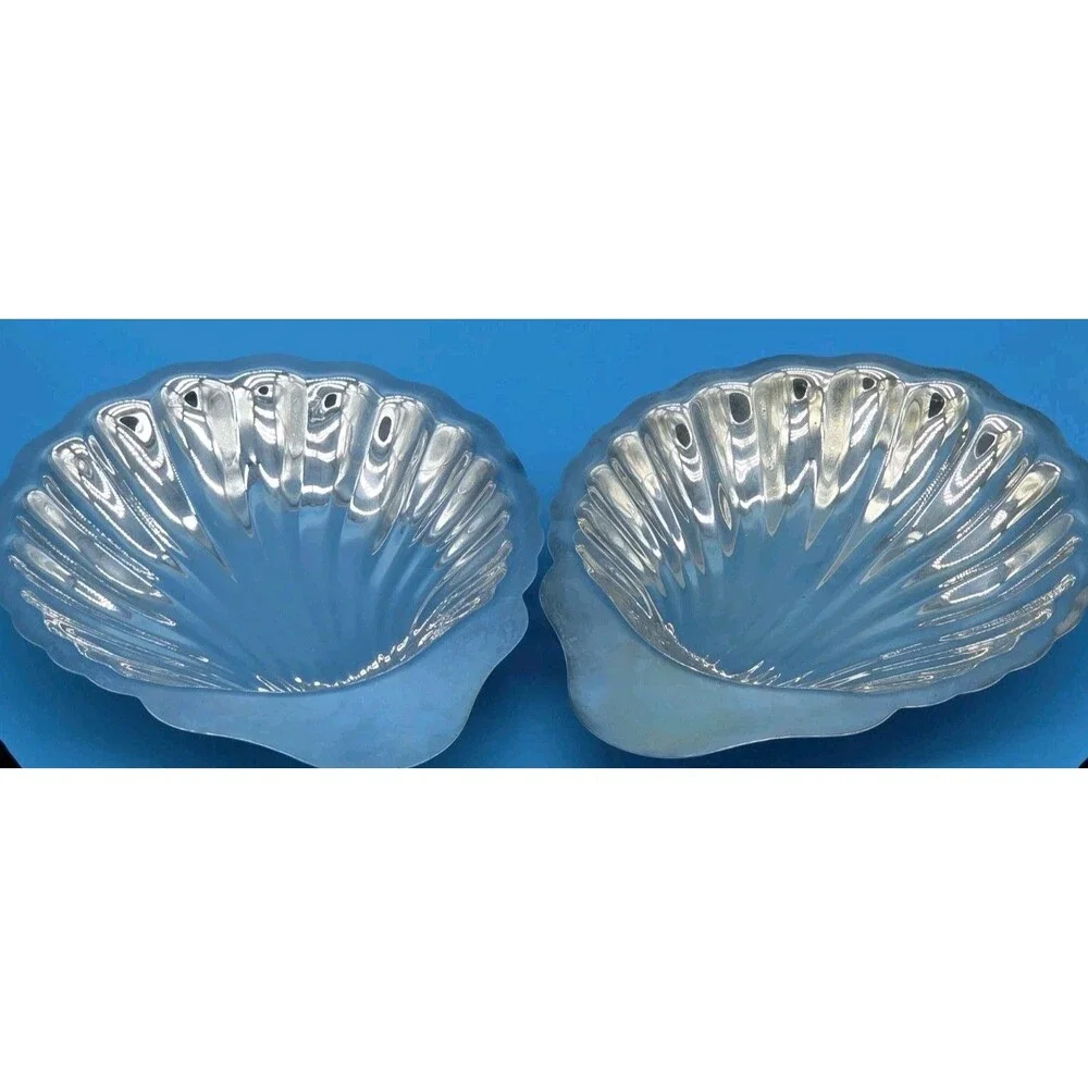 Vintage Pair Oneida Silver Plate Shell Shaped Dishes Bowls Nuts Candy Clam Decor